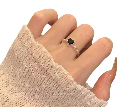 VELORA™ Minimalist Black Heart Zirconia Ring