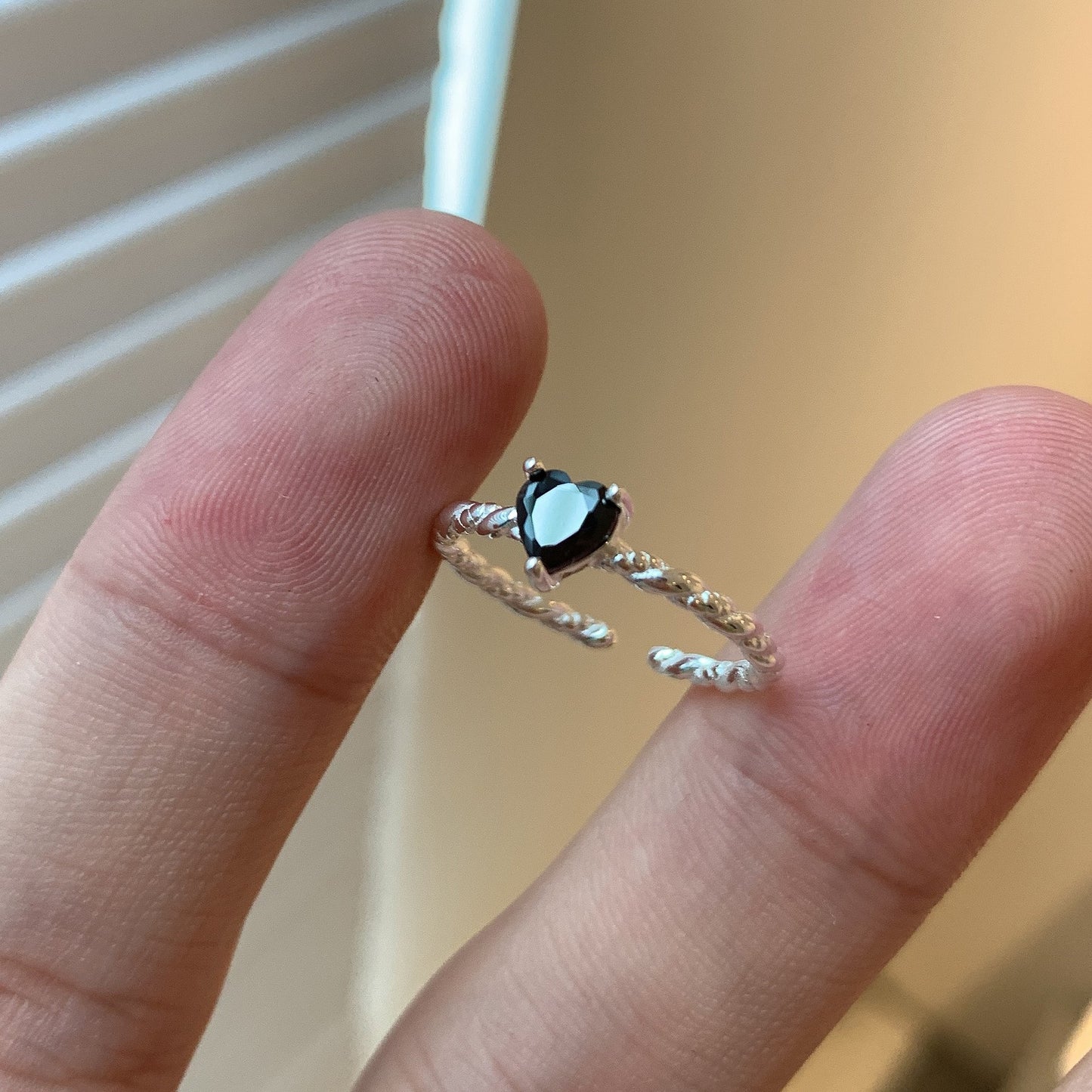 VELORA™ Minimalist Black Heart Zirconia Ring